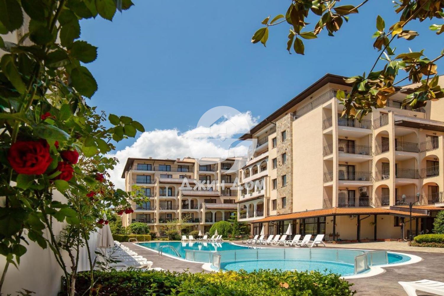 Двустаен апартамент в к-с „Роуз Вилидж“, к.к. Слънчев бряг - 0