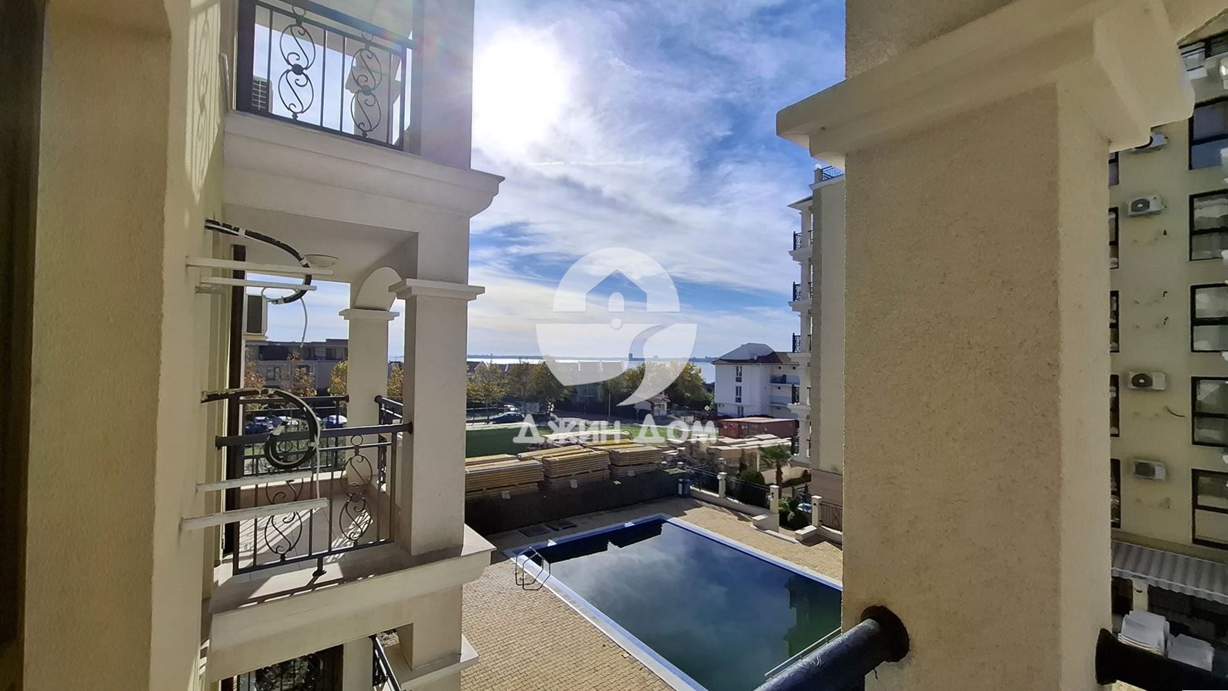 Двустаен апартамент с ГЛЕДКА МОРЕ в к-с “Морски Бряг”, гр. Свети Влас - 0