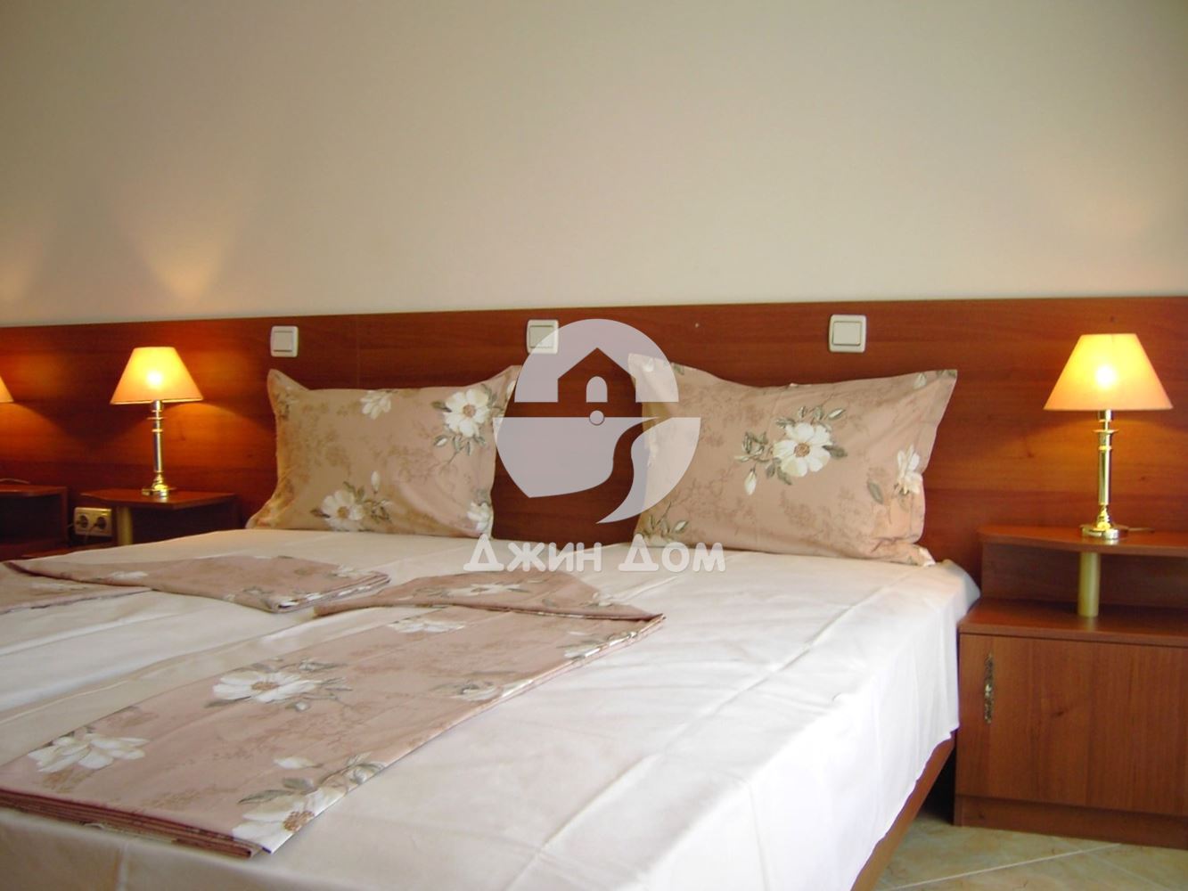 Хотел „Тропикана“ с ресторант и ГЛЕДКА МОРЕ в с. Равда - 0