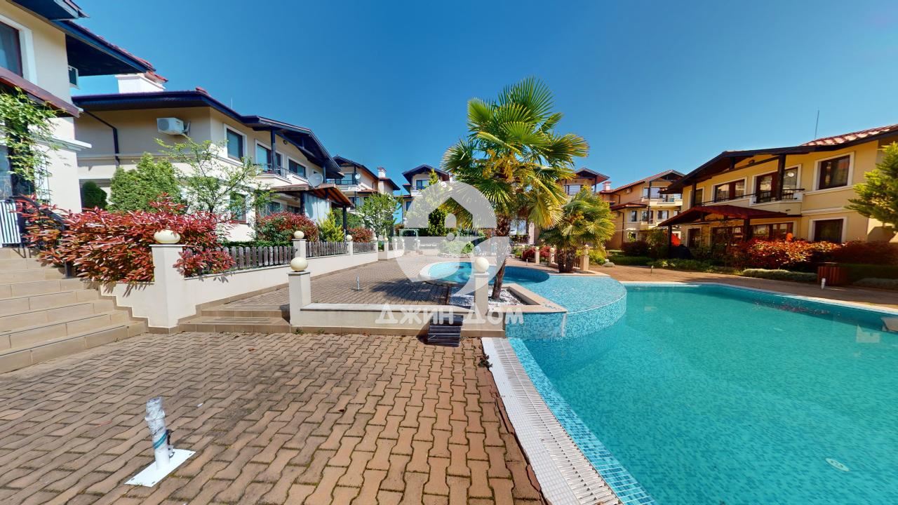 Обзаведена триетажна къща в к-с Свети Георги, с. Кошарица - 0