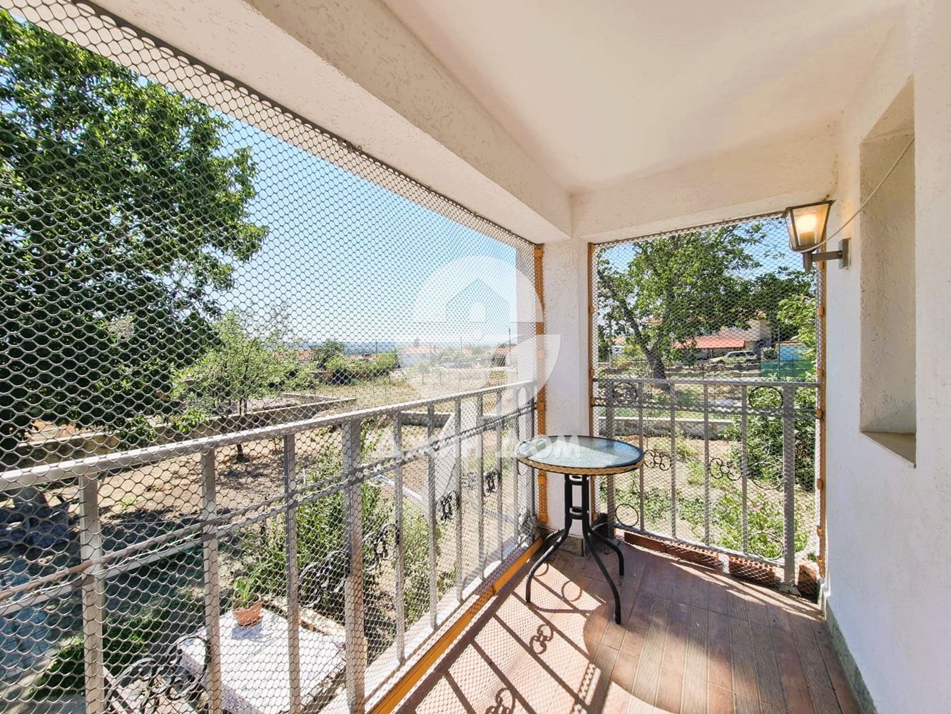 Обзаведена двуетажна къща в с. Просеник - 0