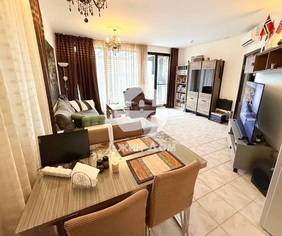 Просторен тристаен апартамент в к-с „Бей Вю Вилас“, с. Кошарица - 0