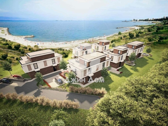 Триетажна къща с басейн в к-с „Солт Сън Санд“, гр. Ахелой - 0