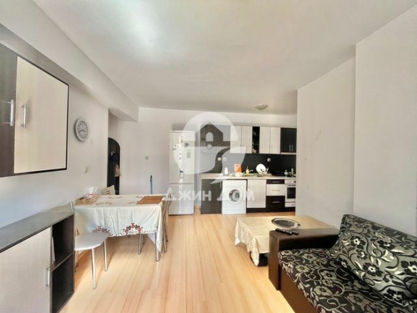 Просторен тристаен апартамент в к-с „Съни Дей 6“, к.к. Слънчев бряг - 0