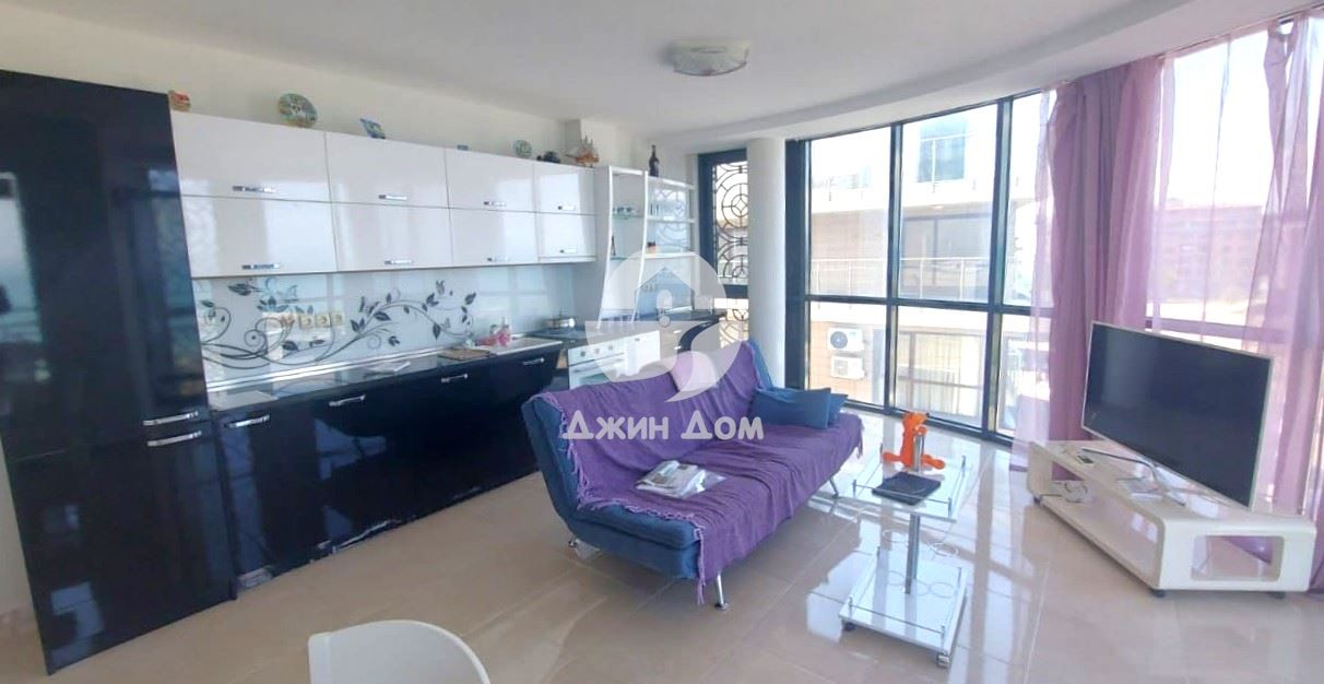 Тристаен апартамент с ГЛЕДКА МОРЕ в к-с „Голдън Сий Вю“, гр. Поморие - 0