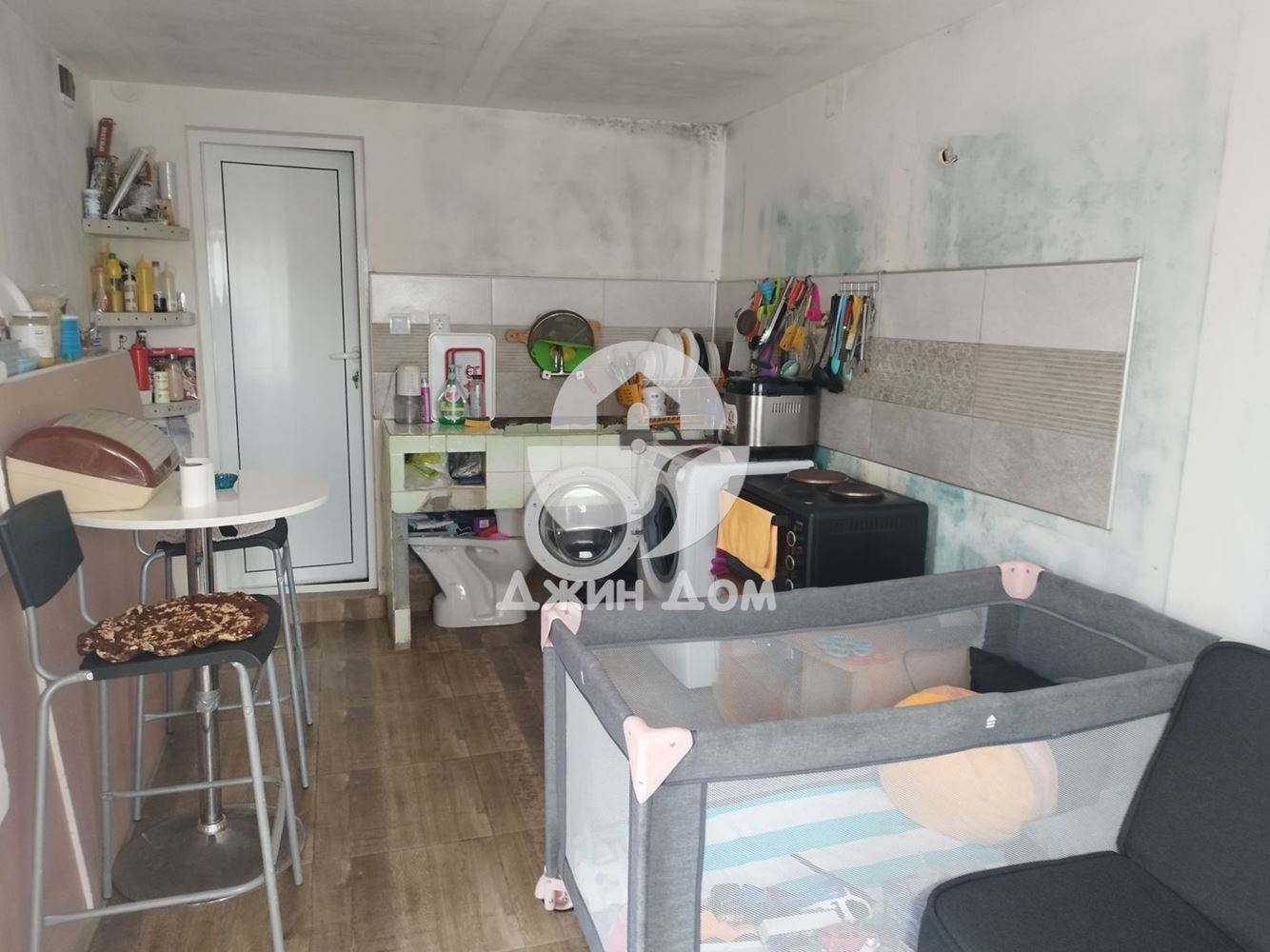 Просторна двуетажна къща в гр. Бяла - 0