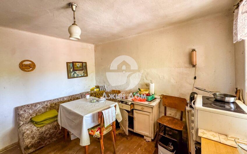 Двуетажна къща с двор в гр. Средец - 0