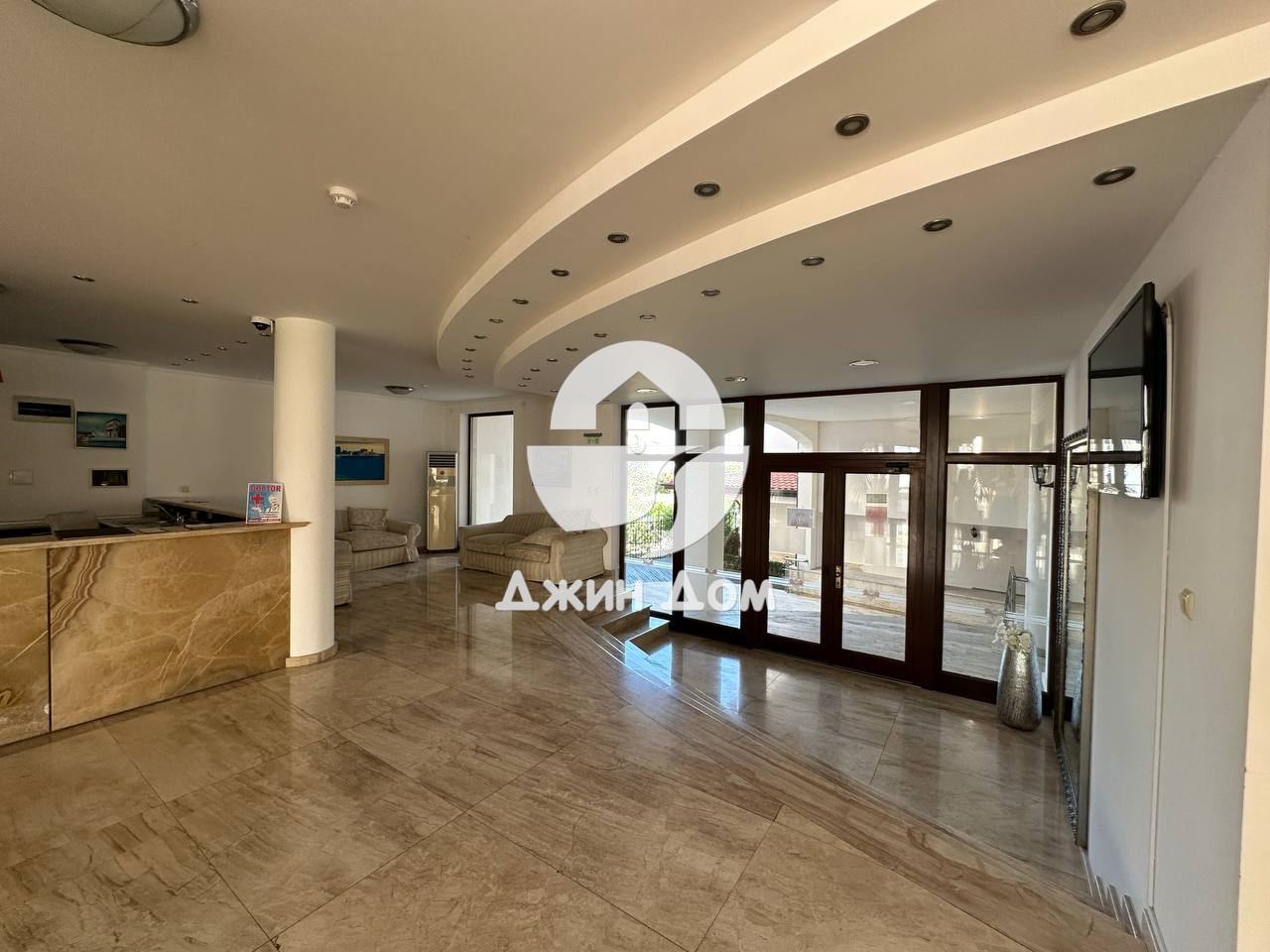 Лоби бар в к-с „Каса Реал“ на ПЪРВА ЛИНИЯ МОРЕ в гр. Свети Влас - 0