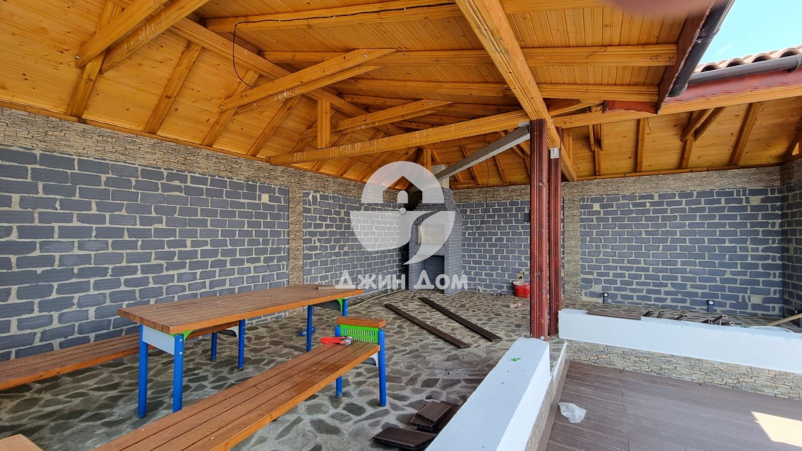 Двуетажна къща таунхаус в с. Кошарица - 0