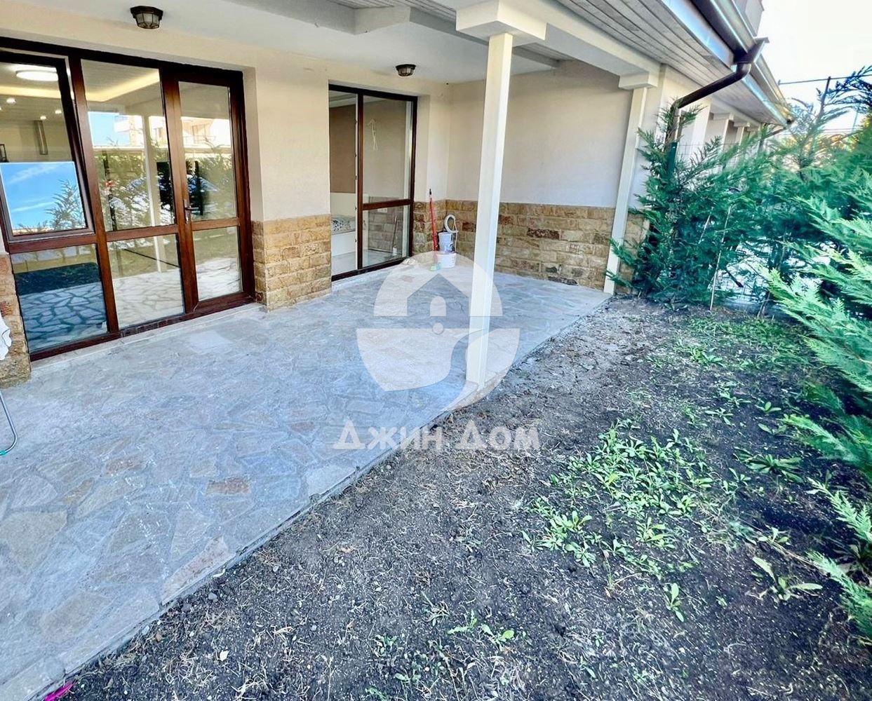 Двустаен апартамент с ДВОР в к-с „Бей Вю Фемили 2“, кв. Сарафово - 0