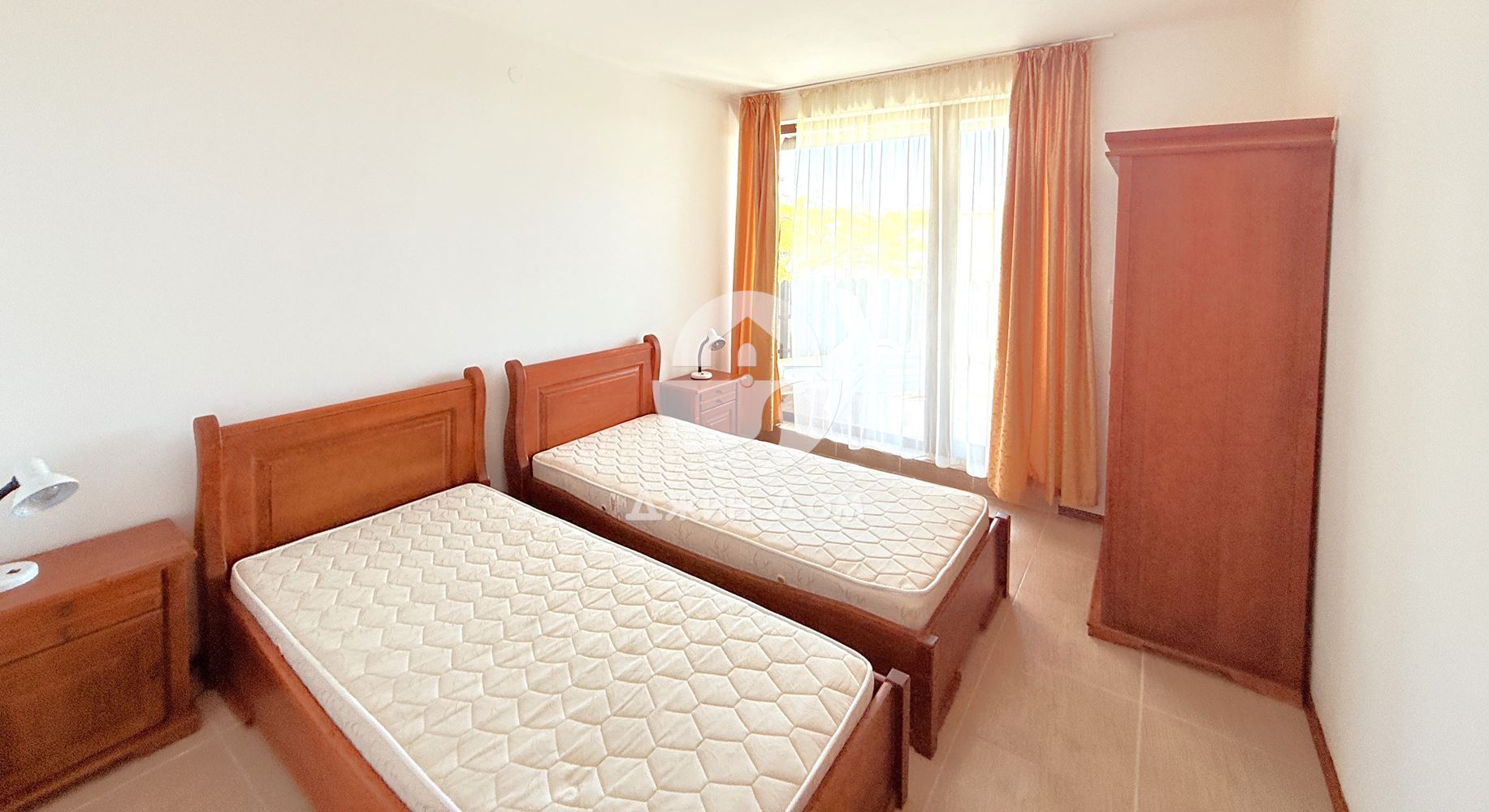 Просторен тристаен апартамент в к-с „Бей Вю Вилас“, с. Кошарица - 0