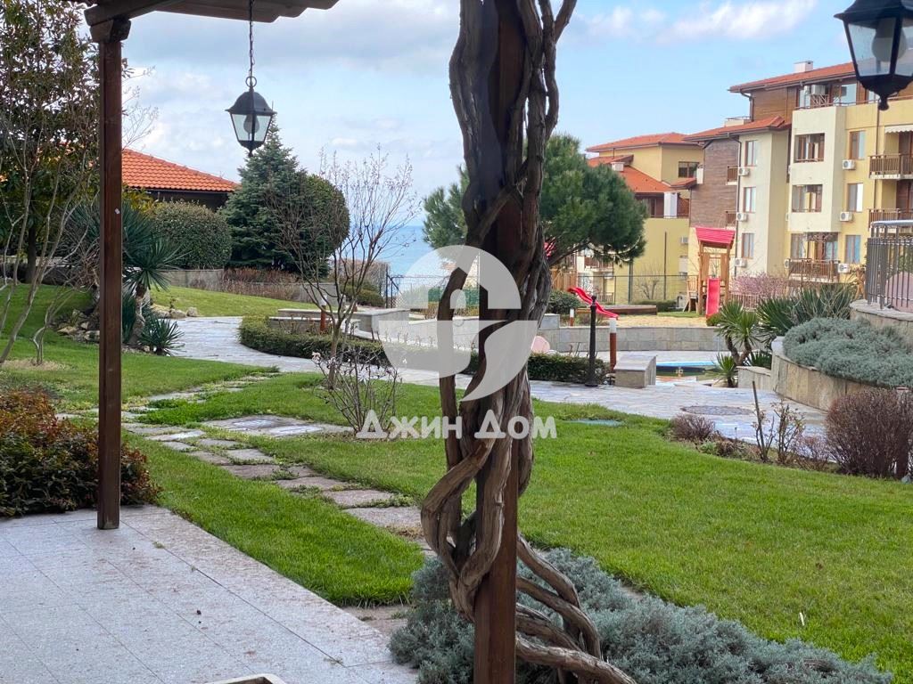 Тристаен апартамент с ЧАСТИЧНА ГЛЕДКА МОРЕ в к-с "Райска градина" - 0