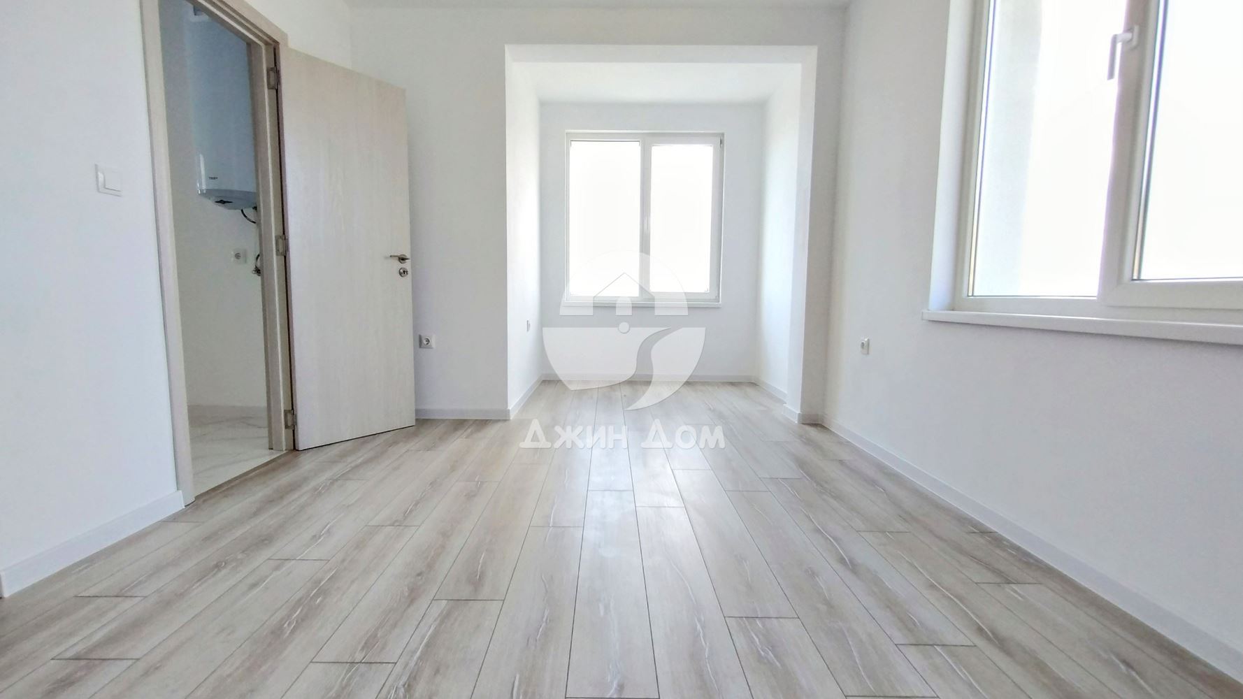 Триетажна къща с ГЛЕДКА МОРЕ в с. Кошарица - 0