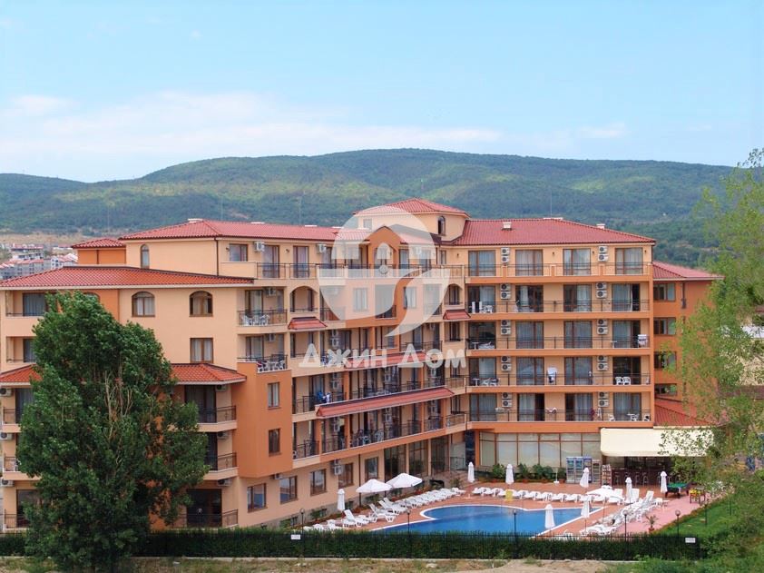 Просторни обзаведени двустайни апартаменти в к-с Хепи, Слънчев бряг - 0