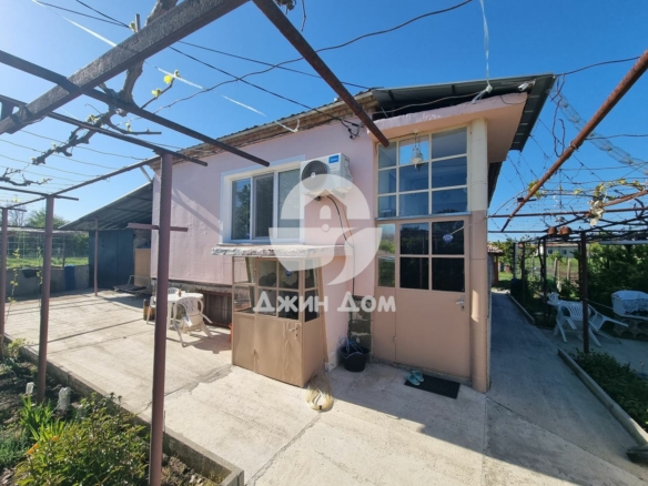 Едноетажна къща с двор в село Винарско, обл. Бургас - 0