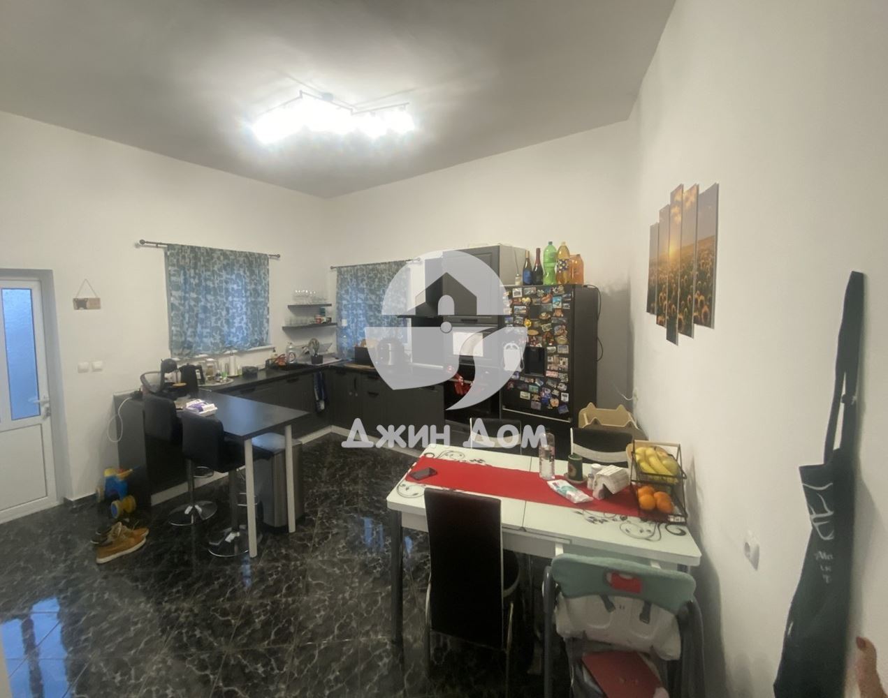 Едноетажна къща с двор в гр. Камено - 0