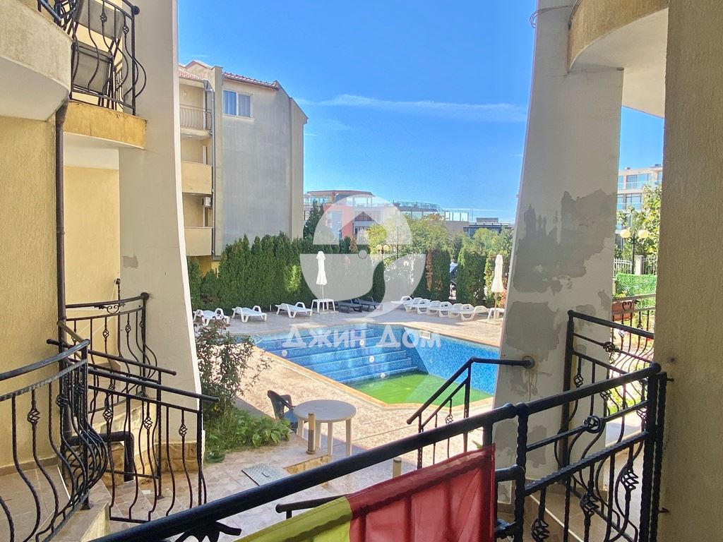 Просторен обзаведен тристаен апартамент в к-с Сънсет, гр. Свети Влас - 0