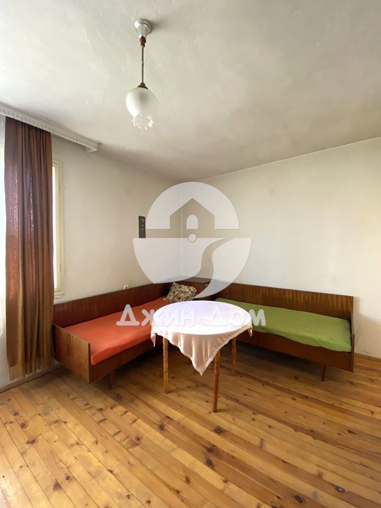 Двуетажна къща с двор в гр. Айтос - 0