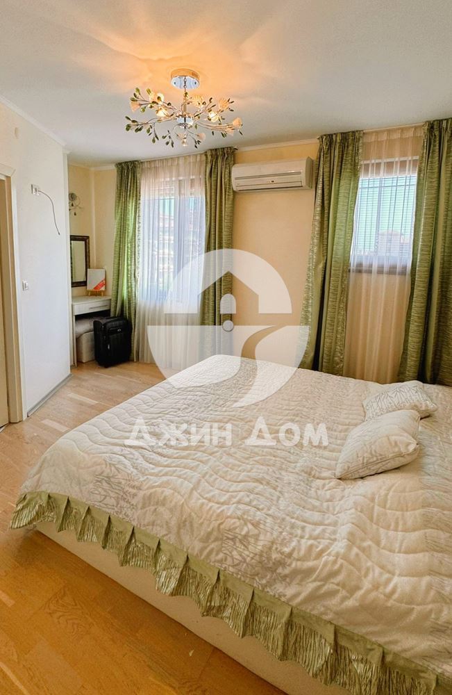 Четиристаен триетажен пентхаус в к-с „Естебан“, гр. Несебър - 0