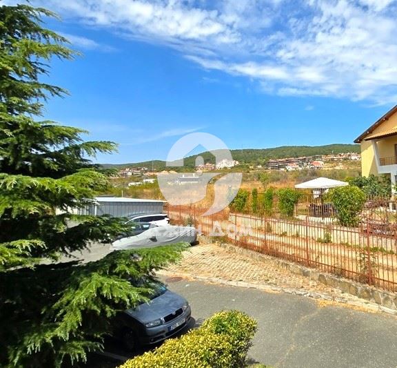 Двуетажна къща с ГЛЕДКА ПЛАНИНА в к-с Алмонд Хил Вилас, с. Кошарица - 0