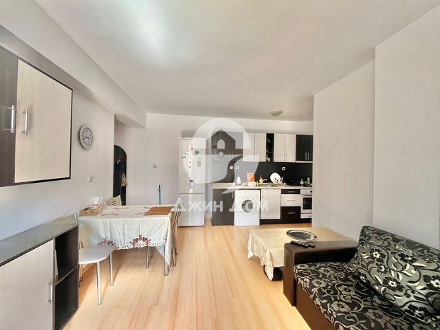 Просторен тристаен апартамент в к-с „Съни Дей 6“, к.к. Слънчев бряг - 0