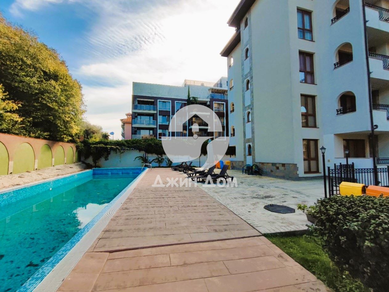 Тристаен апартамент с НИСКА ТАКСА ПОДДРЪЖКА в Марина Парк, Свети Влас - 0