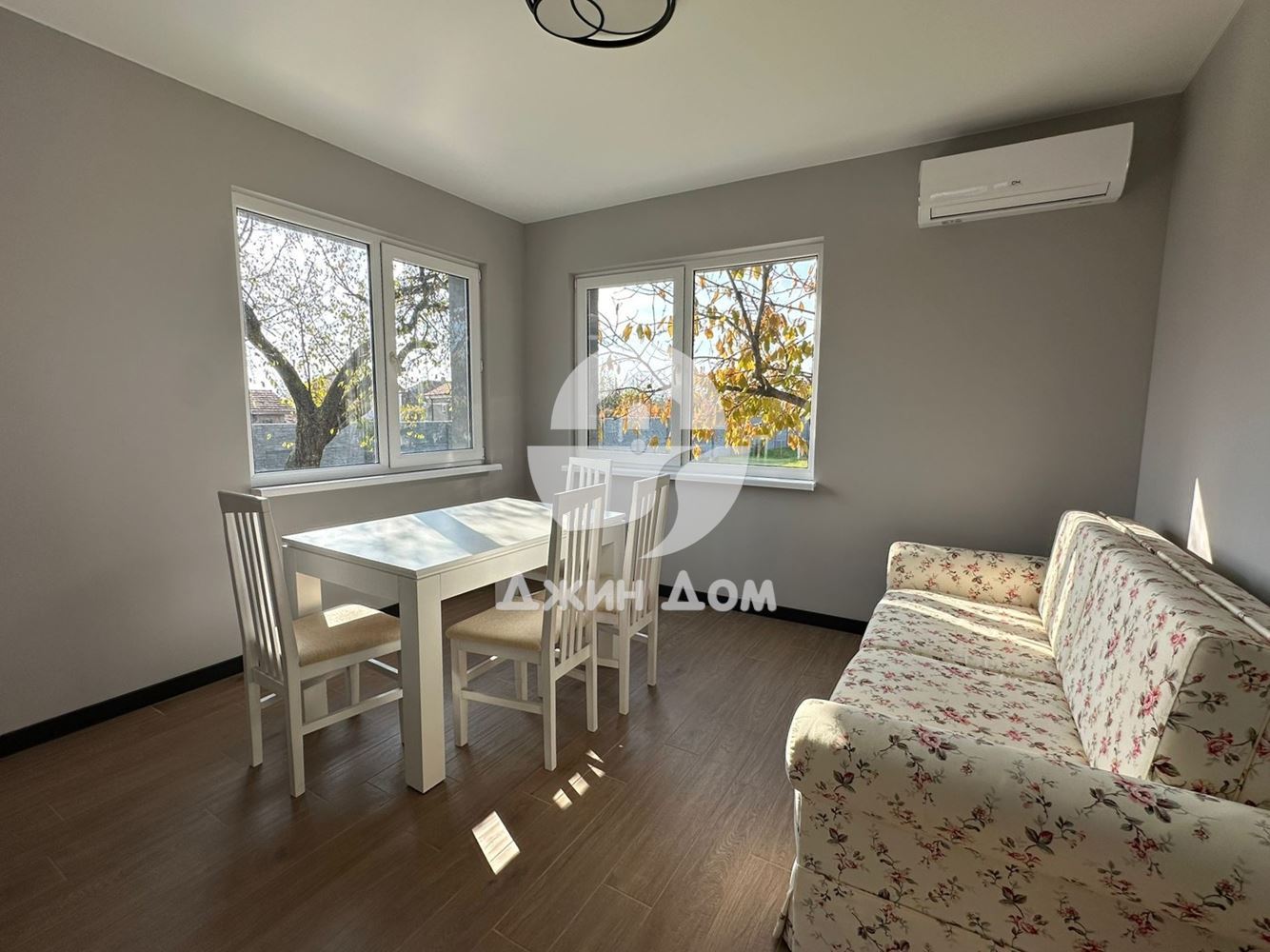 Едноетажна къща с двор в с. Гюльовца, обл. Бургас - 0