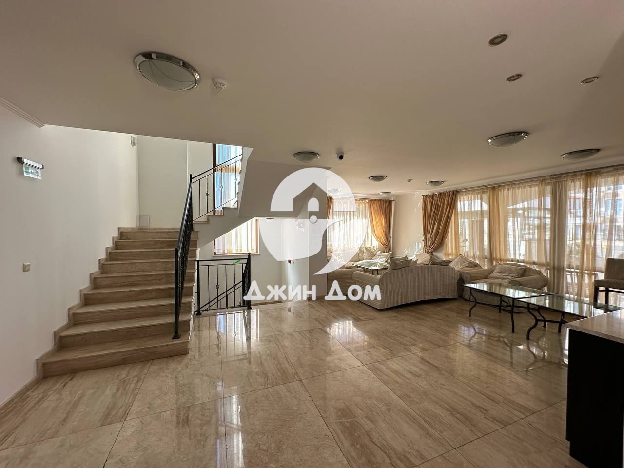 Лоби бар в к-с „Каса Реал“ на ПЪРВА ЛИНИЯ МОРЕ в гр. Свети Влас - 0