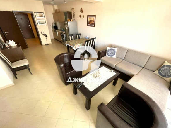 Просторен тристаен апартамент с ГЛЕДКА ПЛАНИНА в к-с Св. Валентин - 0