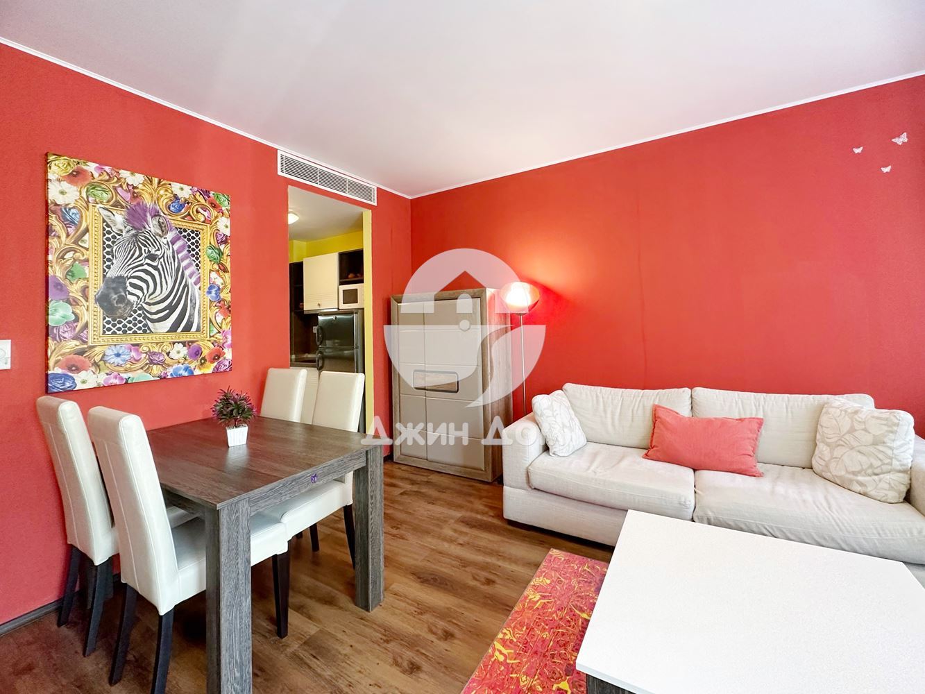 Просторен тристаен апартамент в к-с Петер Хаус, Слънчев бряг - 0