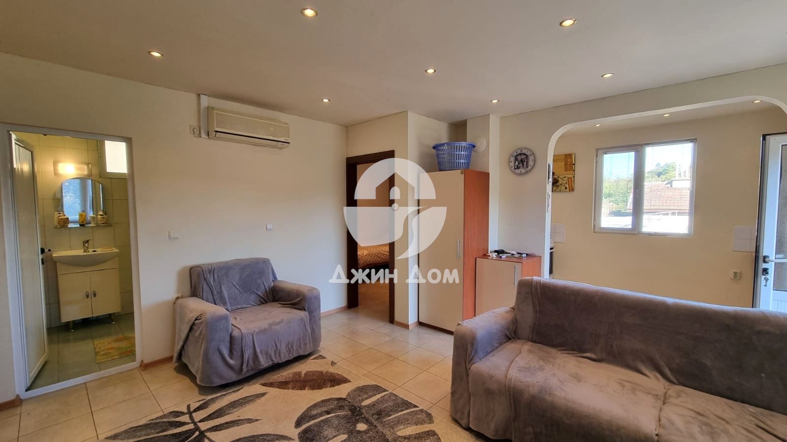 Едноетажна къща с басейн в с. Ново Паничарево - 0