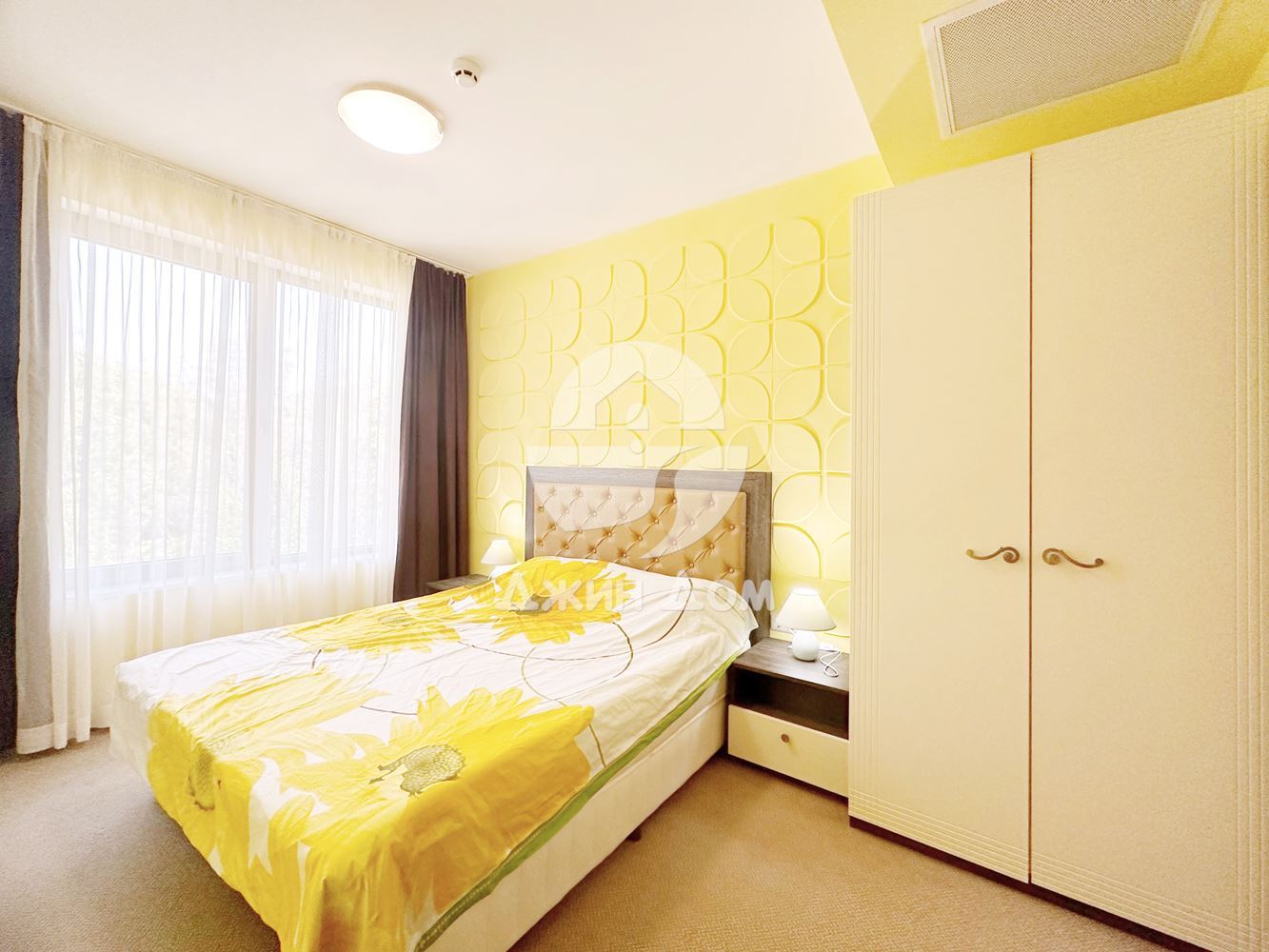 Просторен тристаен апартамент в к-с Петер Хаус, Слънчев бряг - 0