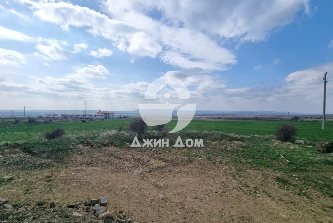 Урегулиран поземлен имот в с. Кошарица - 0