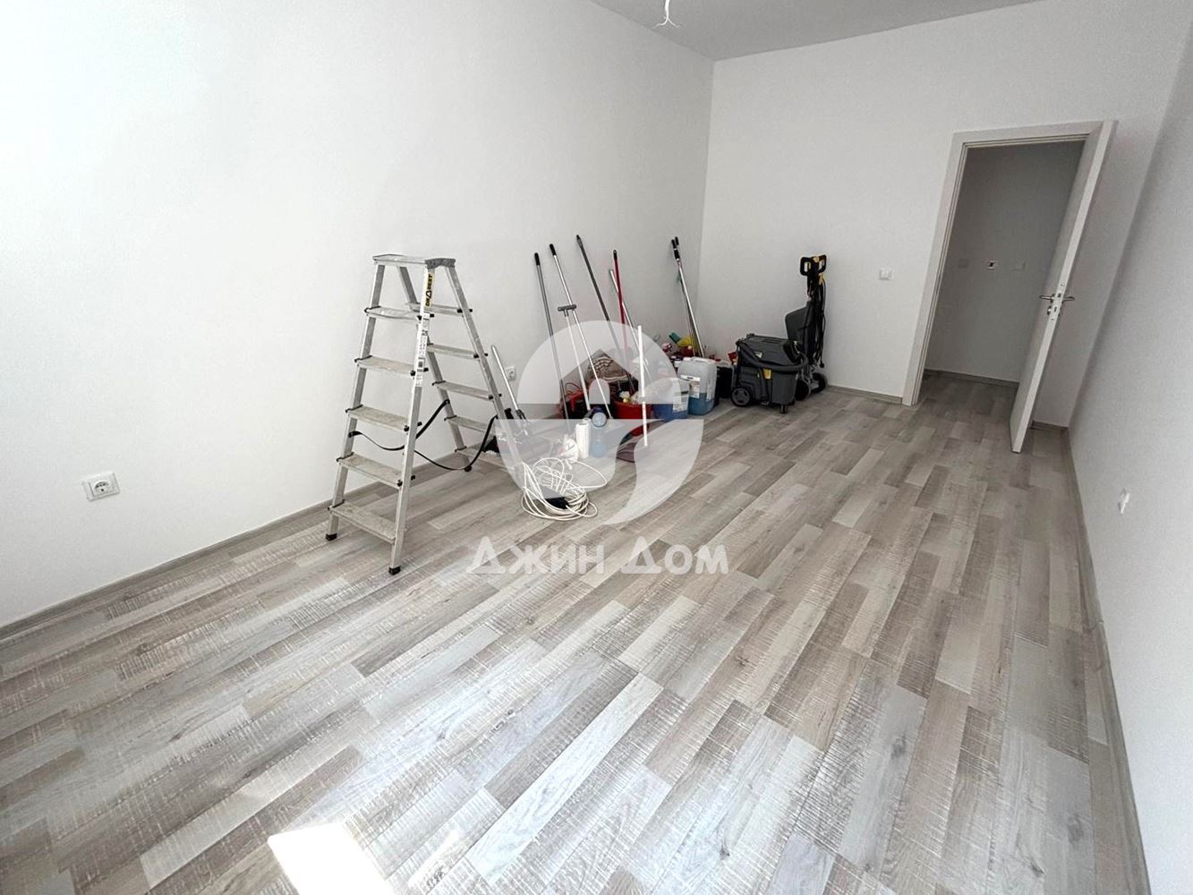 Просторен двустаен апартамент БЕЗ ТАКСА ПОДДРЪЖКА в к-с „Вила Венеция“, гр. Свети Влас - 0