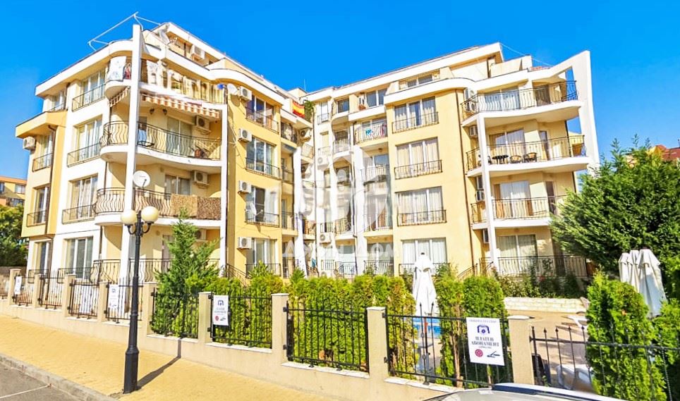 Просторен обзаведен тристаен апартамент в к-с Сънсет, гр. Свети Влас - 0