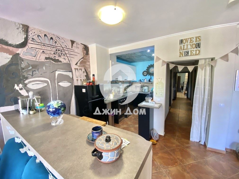 Четиристаен апартамент в жилищна сграда с ГЛЕДКА МОРЕ, гр. Свети Влас - 0