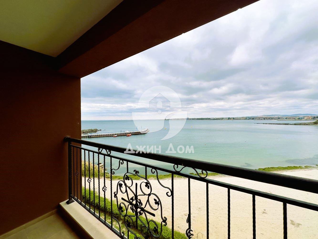 Тристаен апартамент с ПАНОРАМА МОРЕ в Акротирия Бийч, гр. Несебър - 0