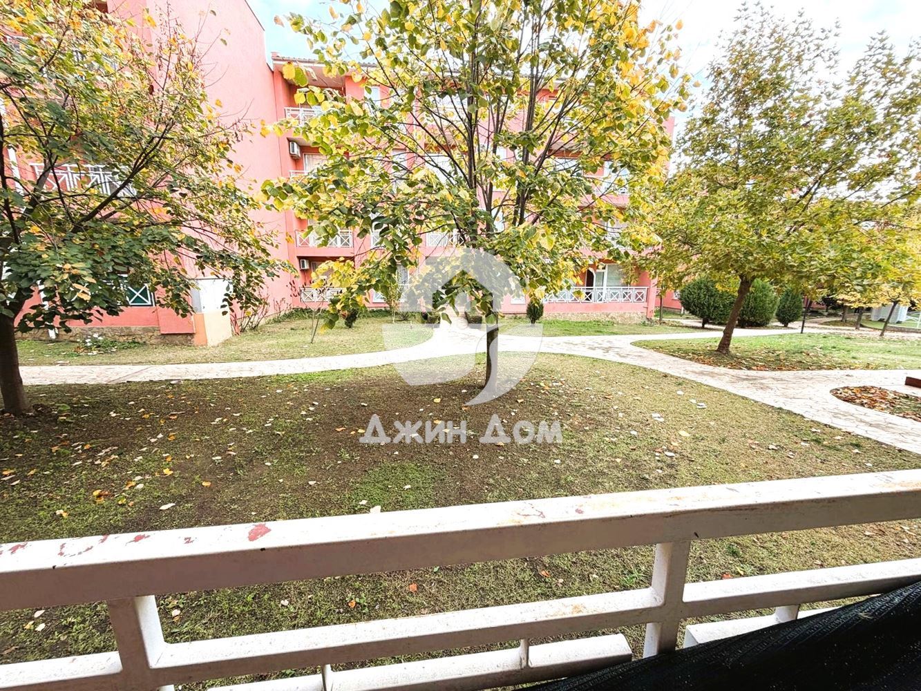 Просторен тристаен апартамент в к-с „Съни Дей 6“, к.к. Слънчев бряг - 0