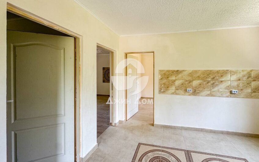 Едноетажна къща с двор в с. Дюлево, обл. Бургас - 0