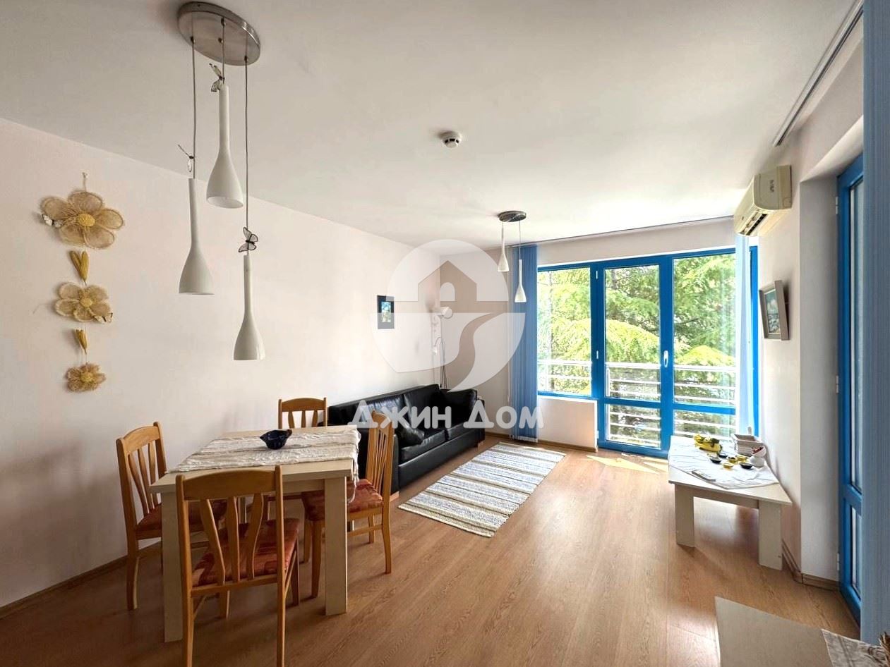 Просторен двустаен апартамент в к-с „Екселсиор“, Сл. бряг - 0