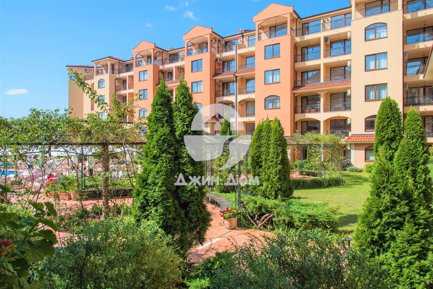 Просторни тристайни апартаменти в к-с Диамант Резиденс, Слънчев бряг - 0