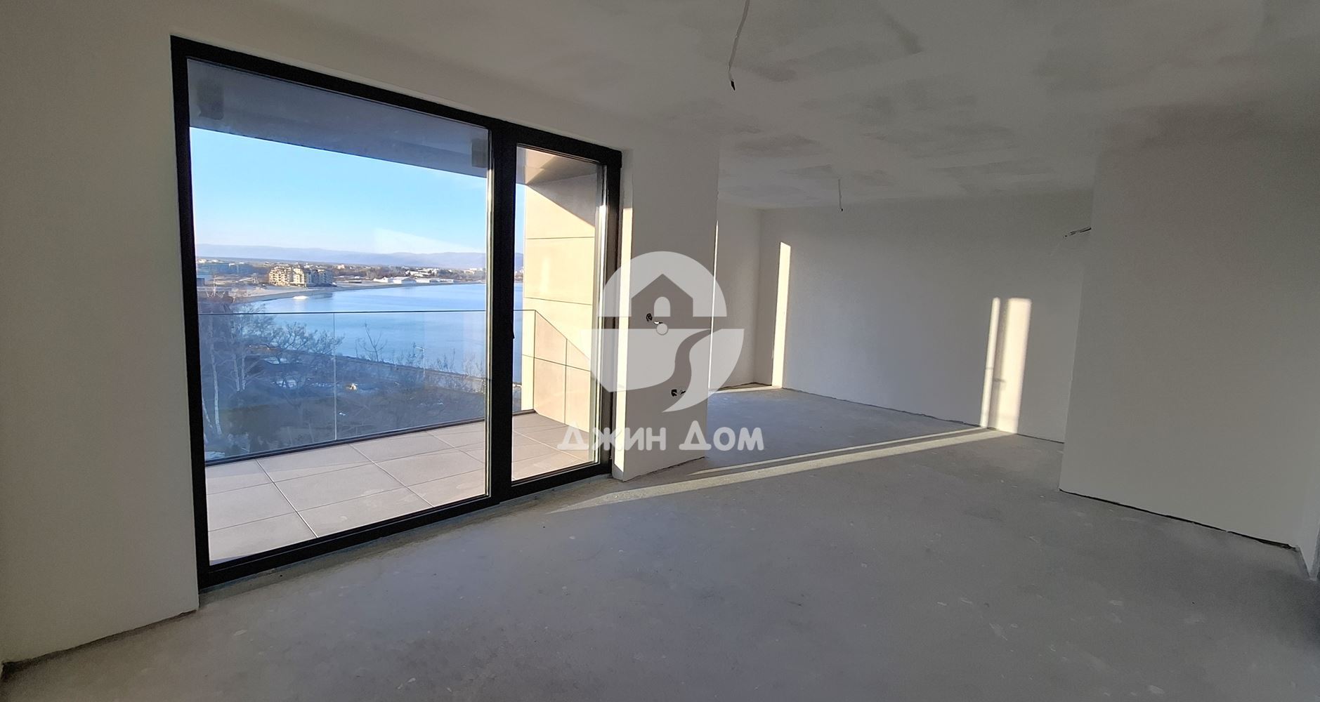 Просторен тристаен апартамент с ПАНОРАМА МОРЕ, гр. Несебър - 0