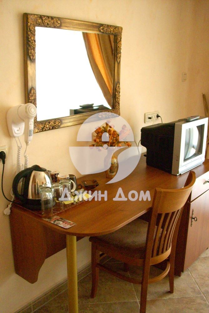 Хотел „Тропикана“ с ресторант и ГЛЕДКА МОРЕ в с. Равда - 0