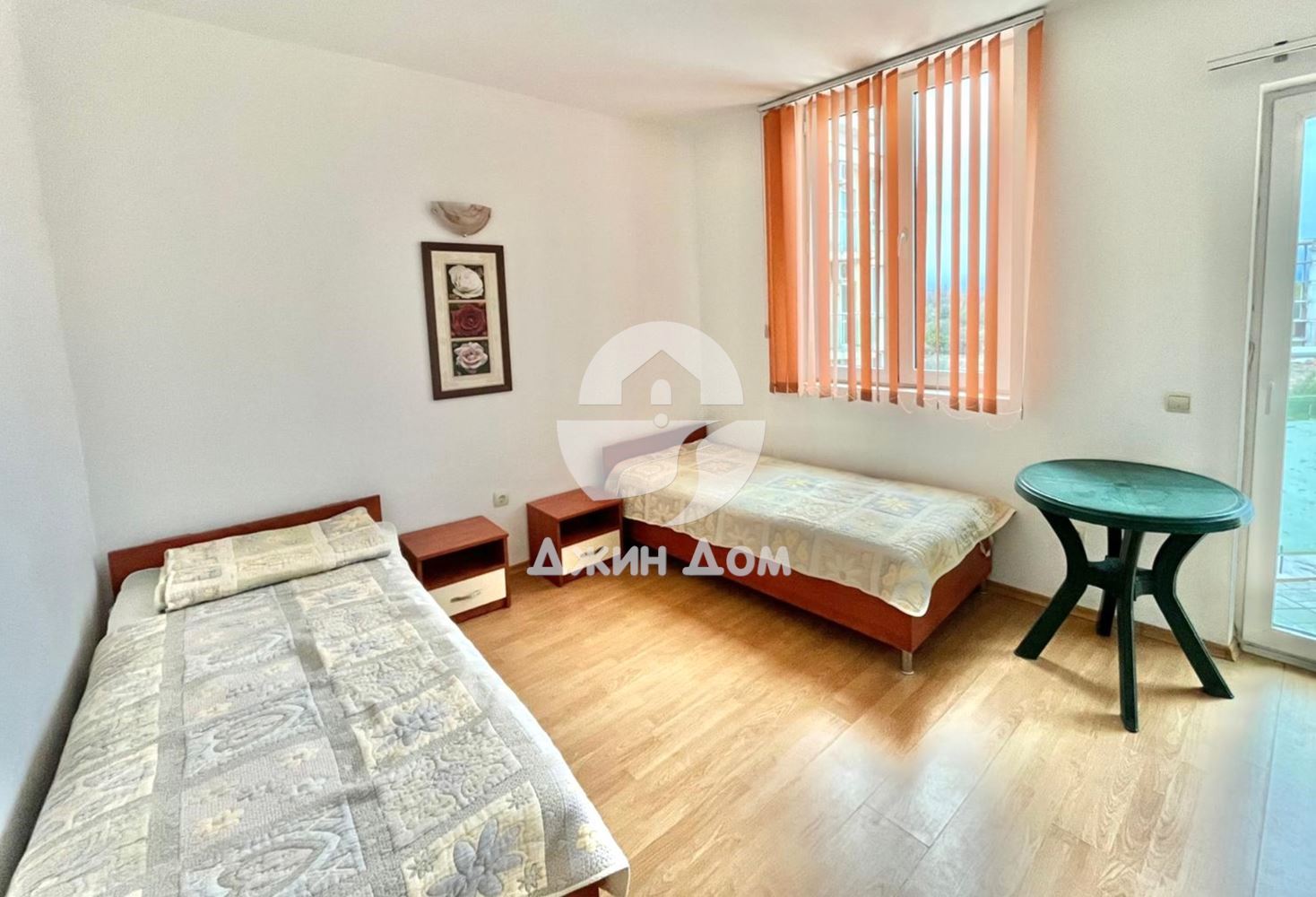 Просторен тристаен апартамент в к-с „Съни Холидей“, к.к. Слънчев бряг - 0