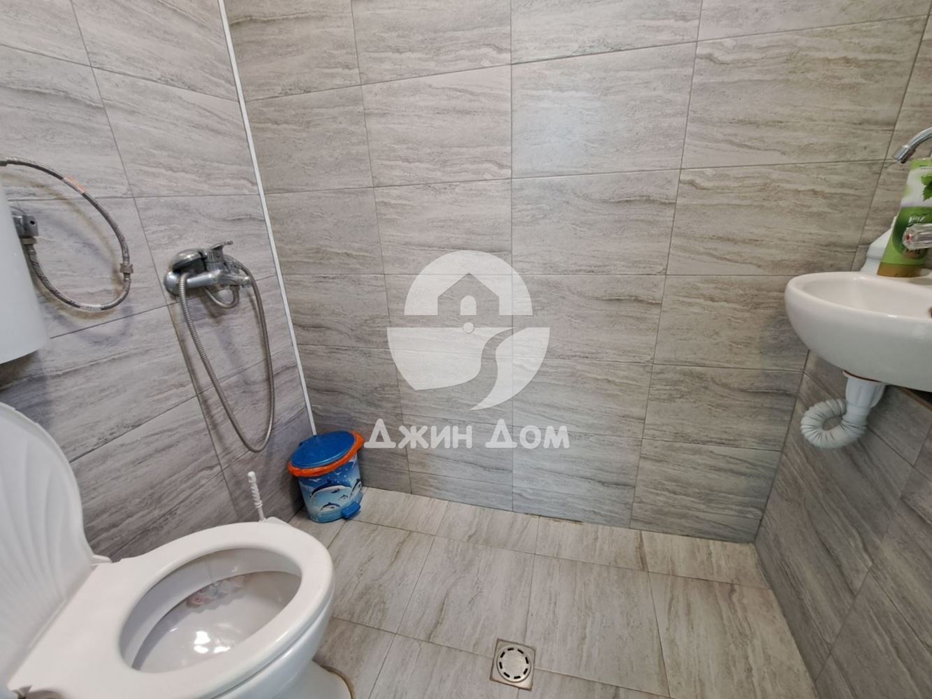 Едноетажна къща с двор в с. Черноград - 0