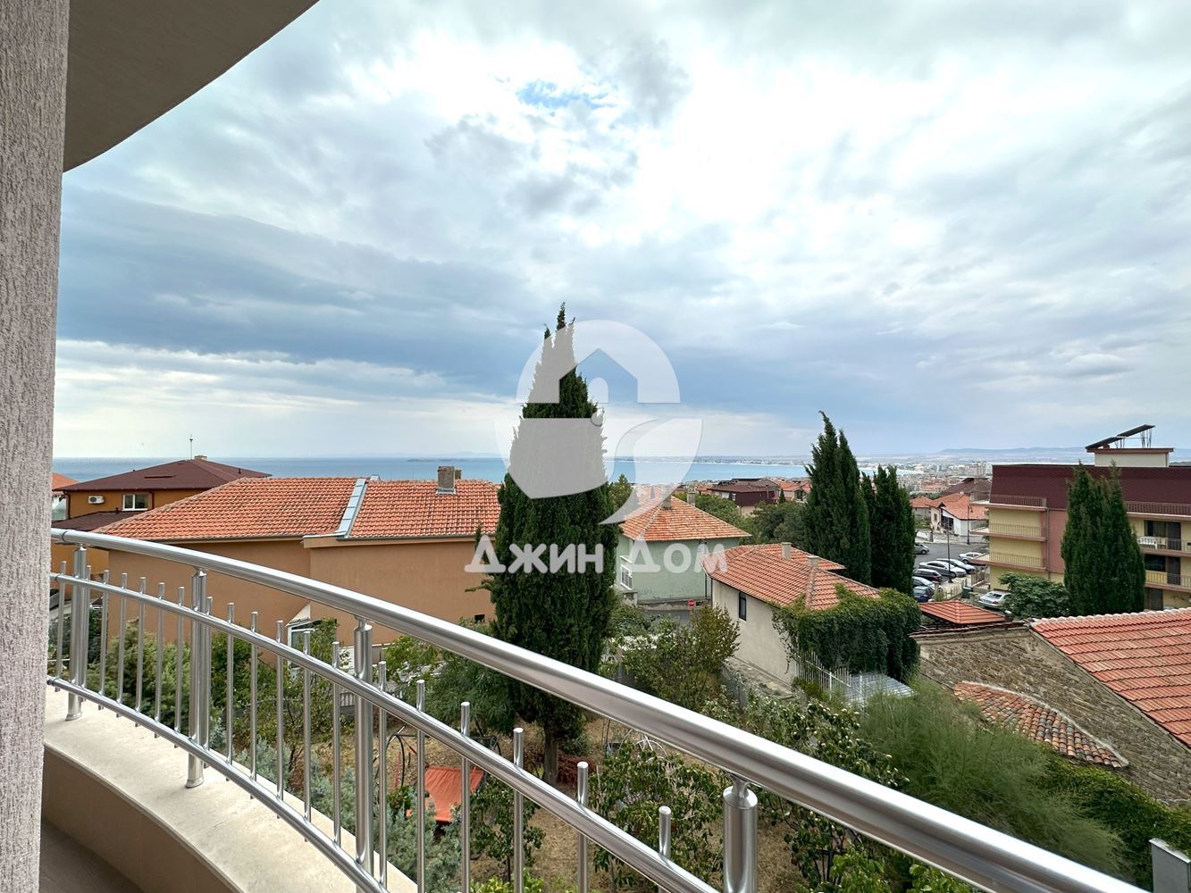 Просторна триетажна къща с ПАНОРАМА МОРЕ в гр. Свети Влас - 0