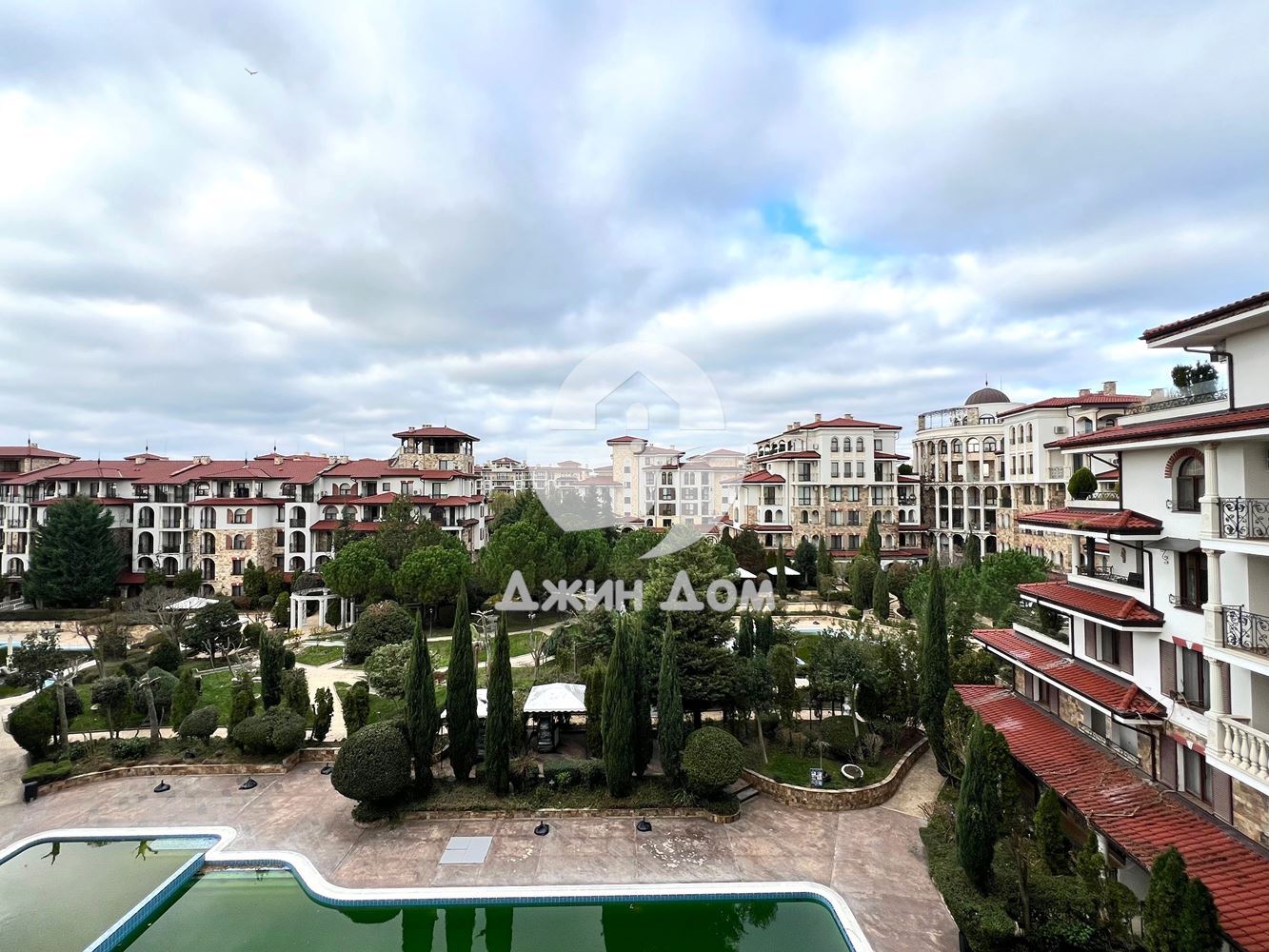 Стилен тристаен апартамент в к-с „Посейдон“, гр. Несебър - 0