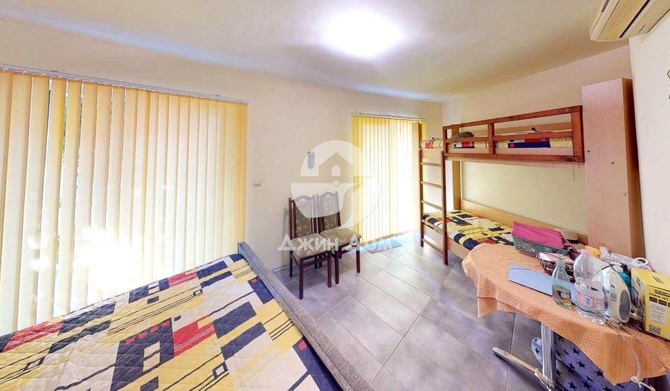 Просторна четириетажна къща с 8 спални във вилна зона „Зора" - 0