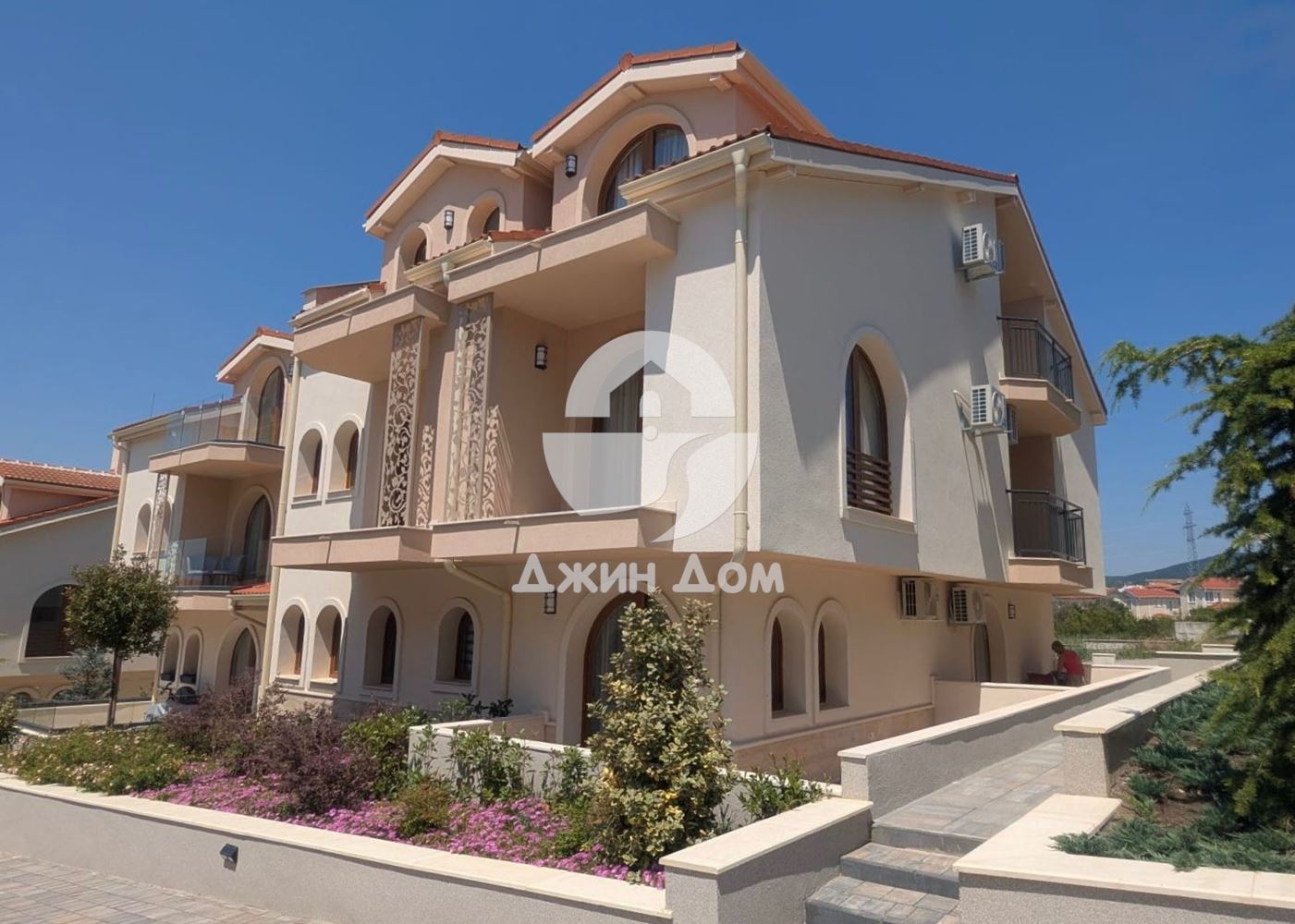 Стилен двустаен апартамент в к-с „Гранд Вилидж“, с. Кошарица - 0