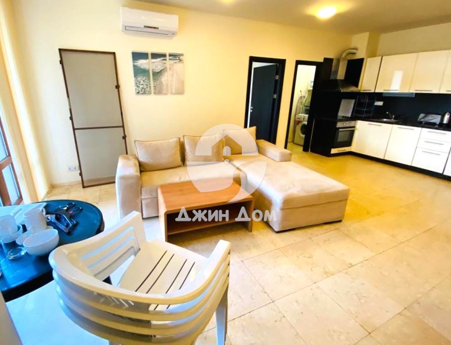 Тристаен апартамент с ЧАСТИЧНА ГЛЕДКА МОРЕ в к-с "Райска градина" - 0